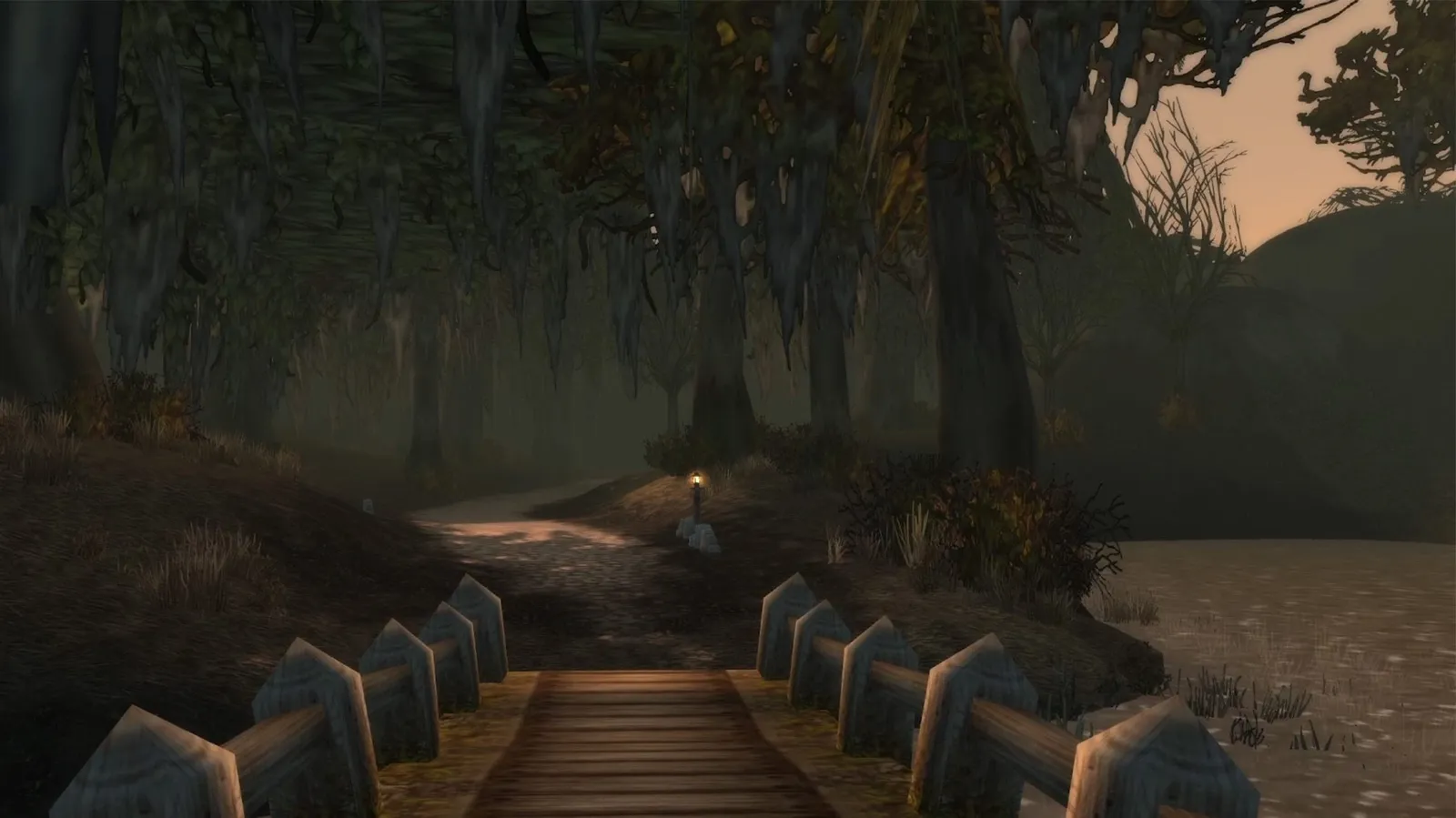 Un pont de bois vers le marais brumeux de Dustwallow Marsh, capture officielle de World of Warcraft: Forever