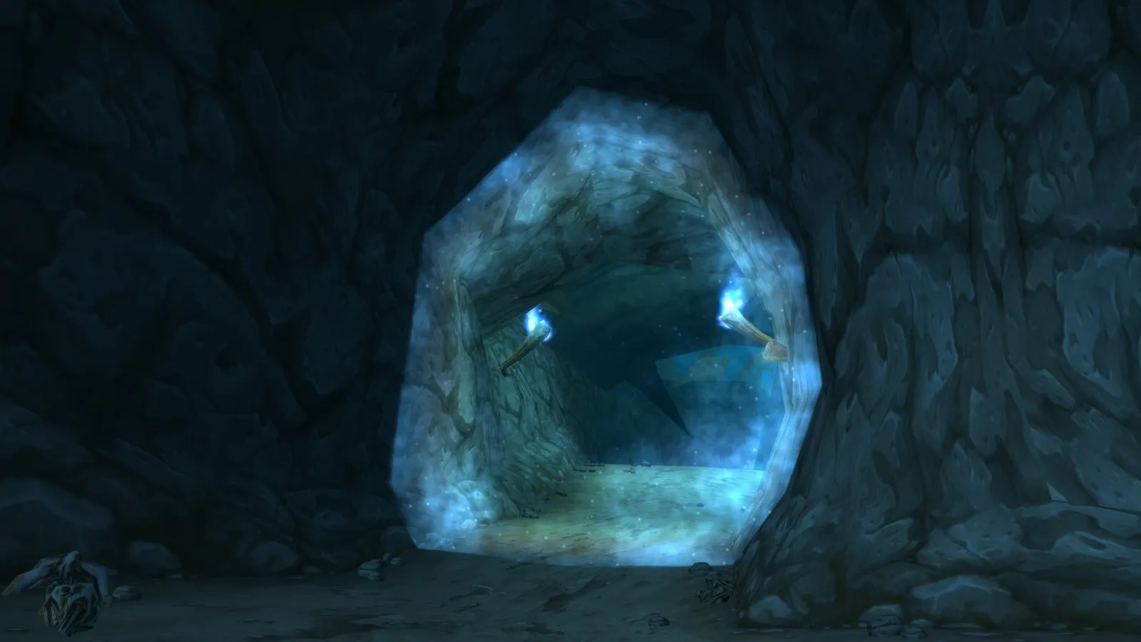 The entrance of Razorfen Downs, a blue portal in a dark tunnel, a screenshot from World of Warcraft