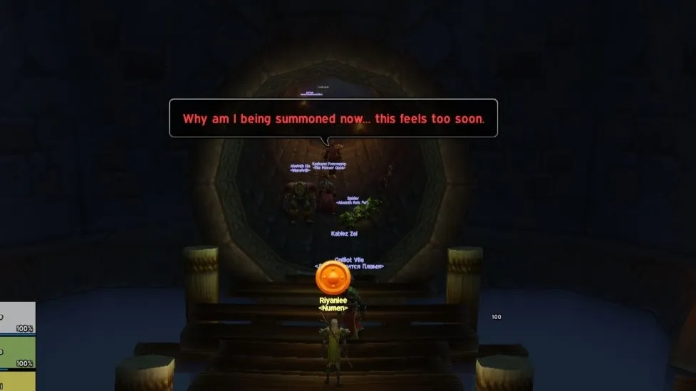 Un boss davanti a una porta rotonda sigillata in una buia sala delle fogne dice Why am I being summoned now... this feels too soon, uno screenshot dalla beta di World of Warcraft: Forever