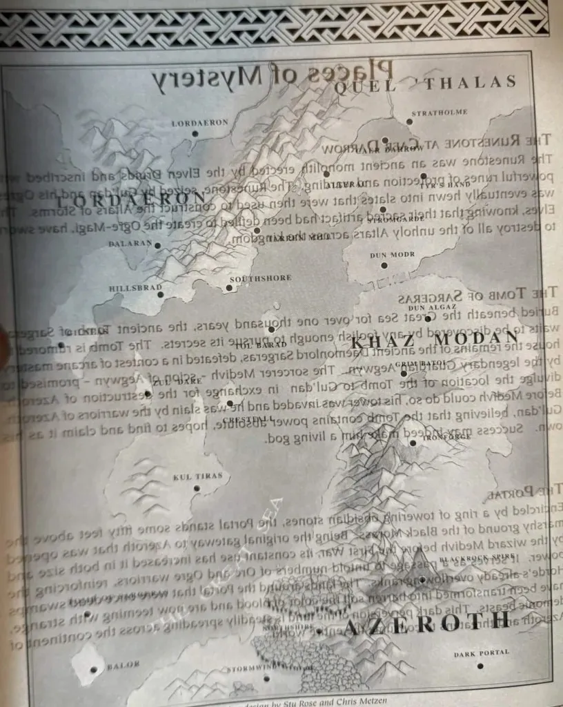 Die gedruckte Karte von Azeroth aus einem alten Handbuch von World of Warcraft, mit Lordaeron und Khaz Modan, ein Foto von Geheimnisjägern