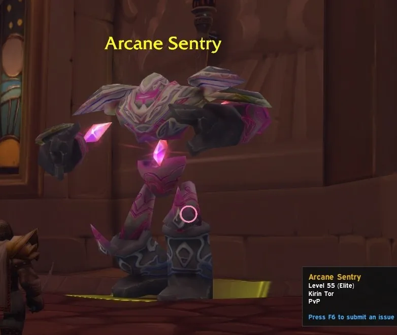 Eine Arcane Sentry der Kirin Tor in Dalaran, ein großes violettes Konstrukt mit arkanen Kristallen, mit dem Tooltip Level 55 (Elite), ein Screenshot aus der Beta von World of Warcraft: Forever