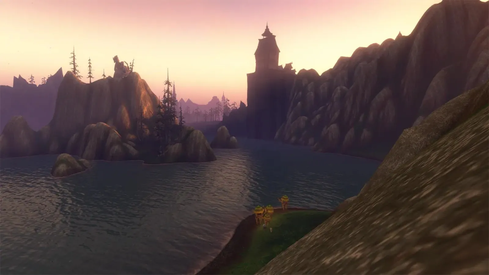 La costa de Gilneas con una torre oscura al atardecer al otro lado del agua, una captura de pantalla de la beta de World of Warcraft: Forever